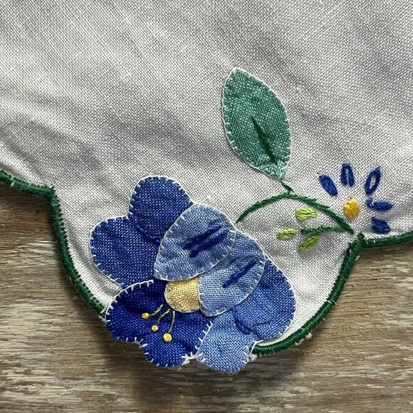Vintage Bread Basket Liner Hand Embroidered Appliqué Flowers Linen Cottagecore - Picture 10 of 12